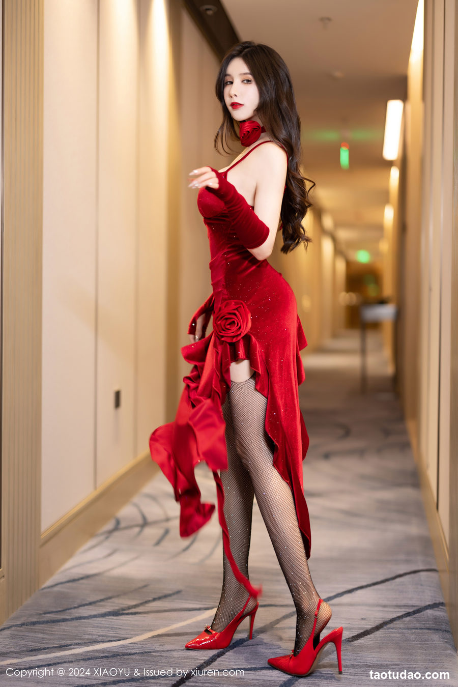 李丽莎角色还原写真图集