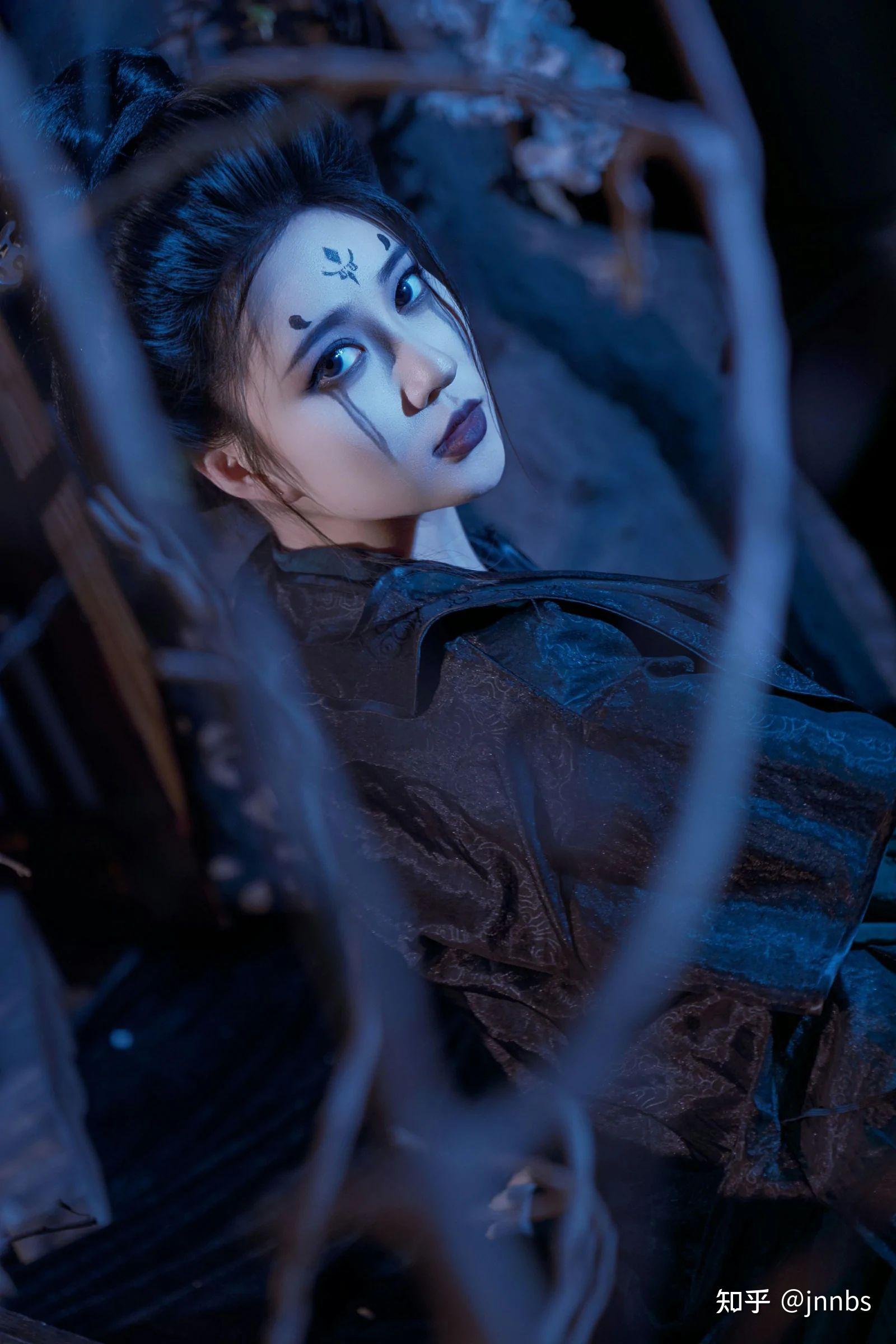 年年nnian写真图集·个人资料与Cosplay高清作品