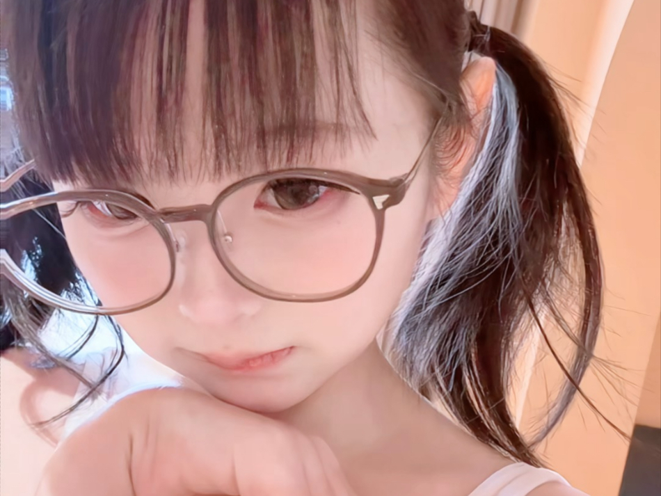 幼水铃衣写真图片合集与社交主页