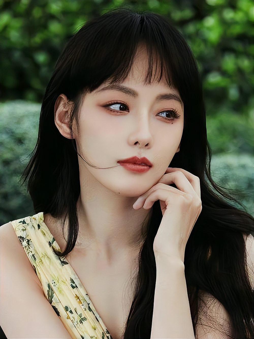 秦嘉倪最新角色扮演高清写真图片精选集